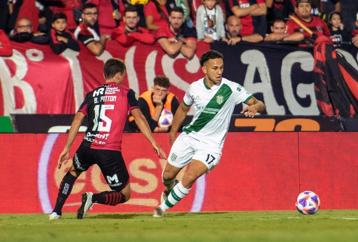 Escena del partido entre Newells y Banfield. Foto: NA.