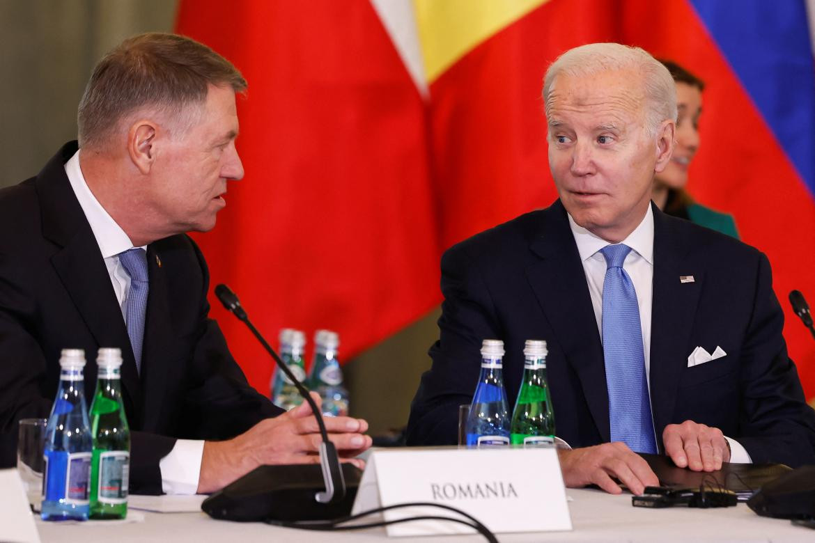 Biden con los Nueve de Bucarest. Foto: Reuters.