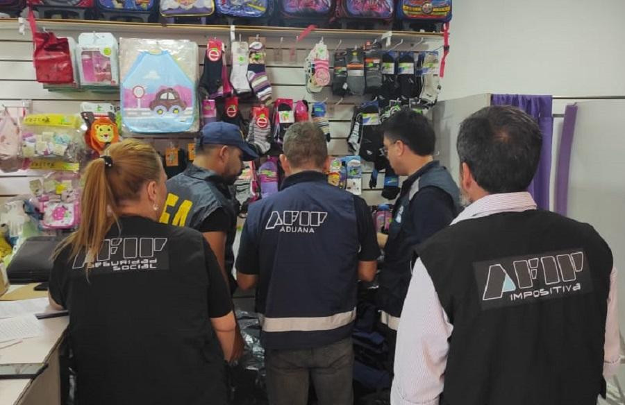 Aduanas-AFIP allanó 71 locales de ropa en Entre Ríos y el AMBA	