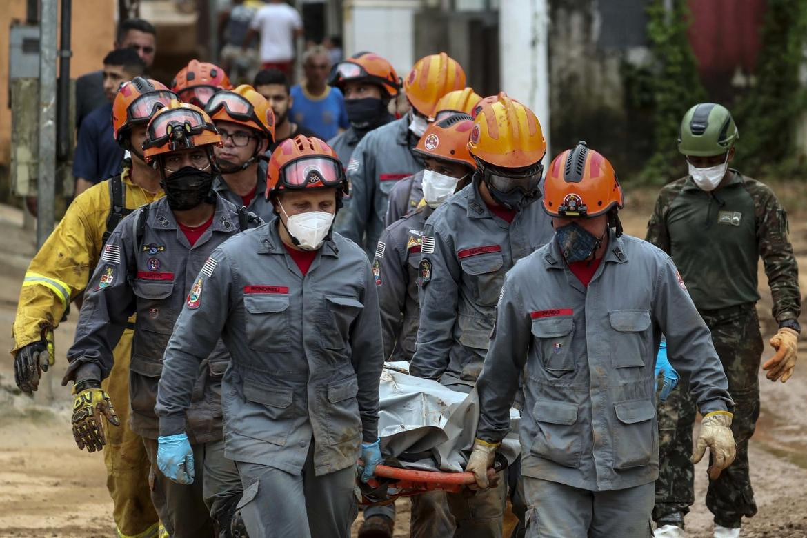 Sigue creciendo el número de muertos por el temporal en San Pablo. EFE