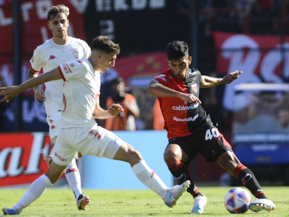 Colón de Santa Fe-Huracán 1. Foto: Télam.