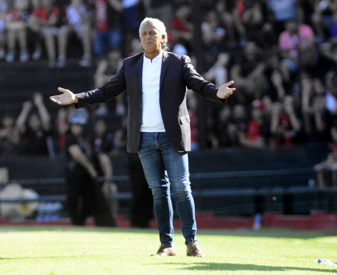 Néstor Gorosito; Colón de Santa Fe-Huracán. Foto: Télam.