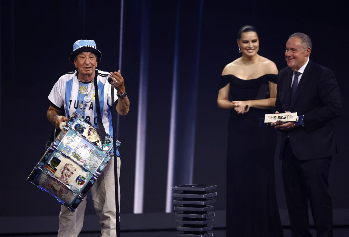 Tula, hincha argentino en los premios The Best. Foto: REUTERS