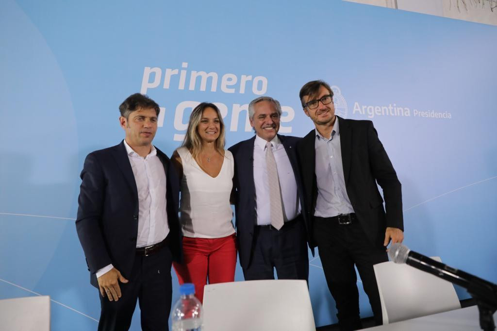 Malena Galmarini, Kicillof, Alberto Fernandez y Lucas Ghi en el anuncio de obras cloacales en Morón. Video: Prensa.