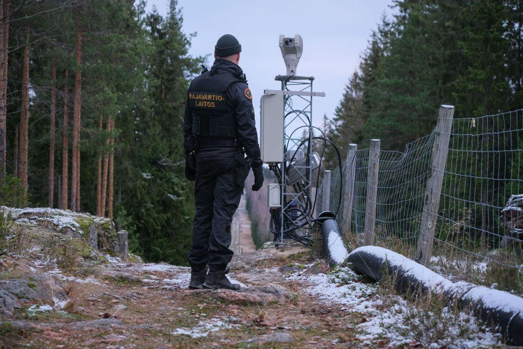 Valla metálica en Finlandia. Foto: REUTERS