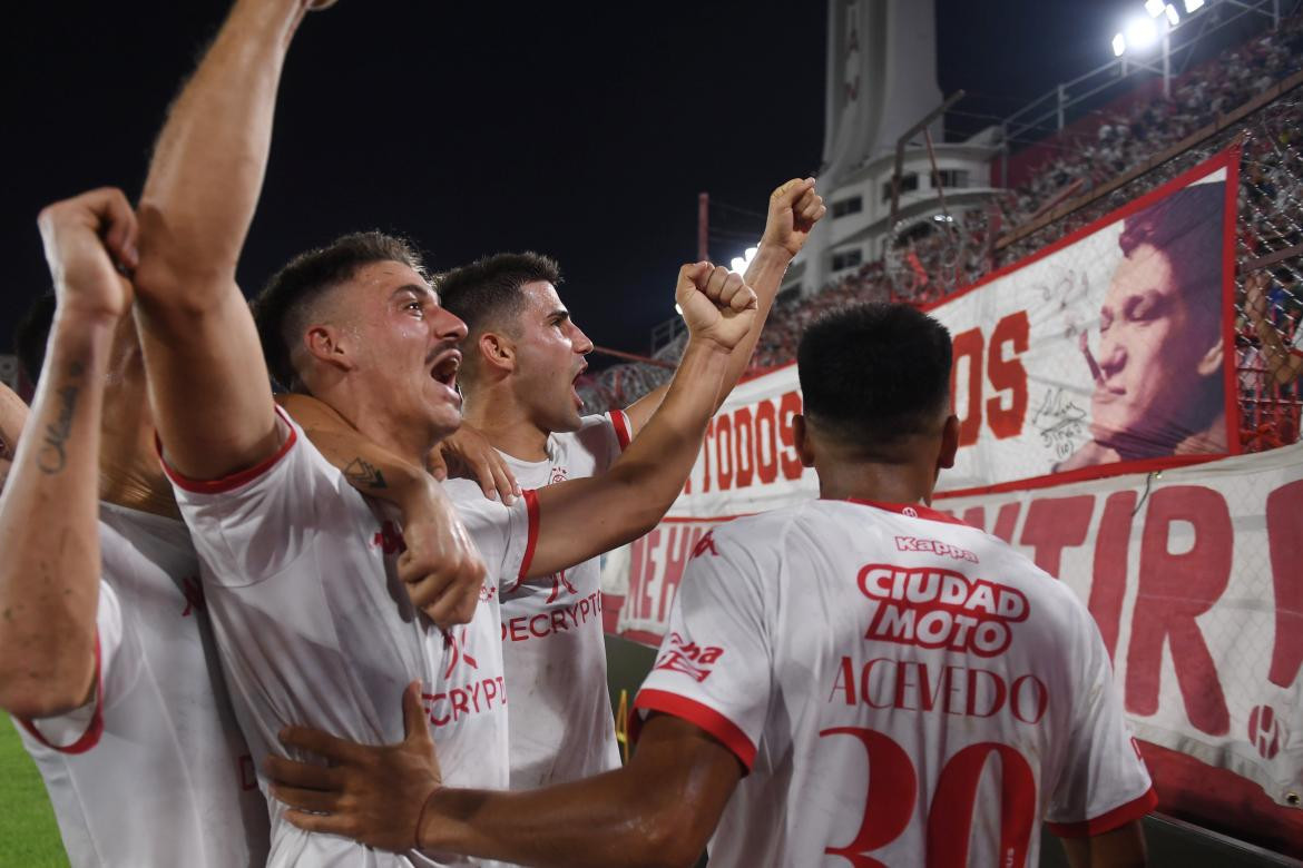 Festejo de Huracán ante Boston River por la Copa Libertadores. Foto: Telam.