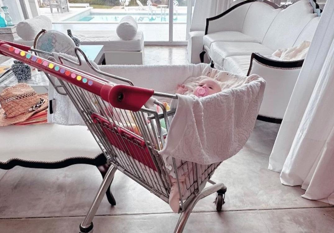 El carrito de compras que personalizó Barby Franco para su hija Sarah. Foto: Instagram @barbaritafranco21.