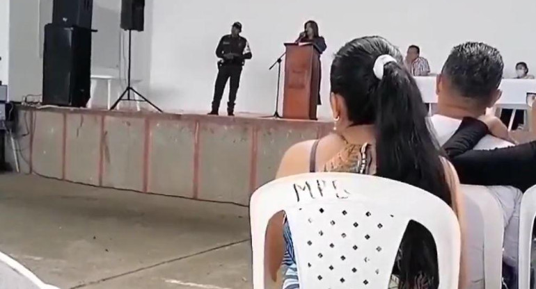 El polémico discurso de una directora de un colegio colombiano. Foto: captura de pantalla.