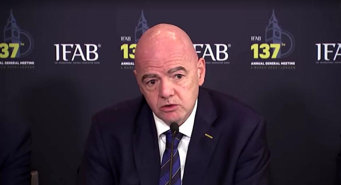 Gianni Infantino en la asamblea 137° entre la FIFA y la IFAB. Foto: captura de pantalla.