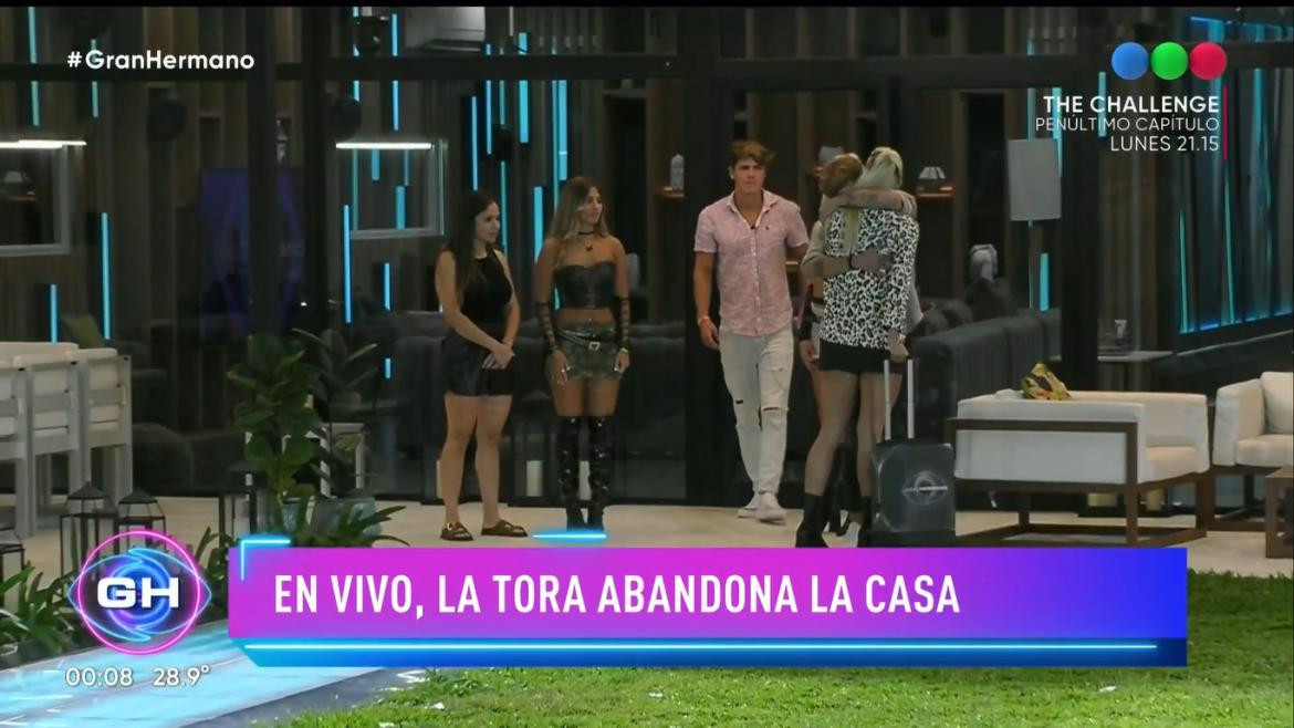 La despedida de La Tora con los hermanitos. Foto captura Gran Hermano.