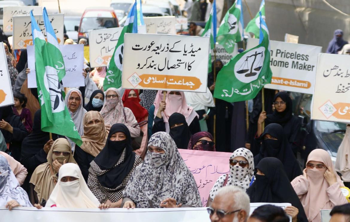 Mujeres musulmanas movilizadas en Pakistán. Foto EFE.