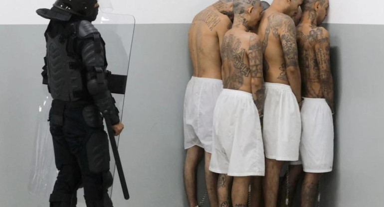 Policía de El Salvador. Foto: REUTERS