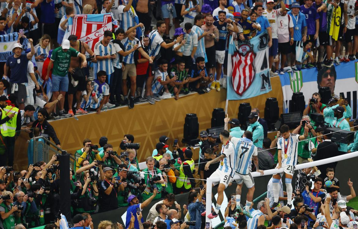 Los festejos de Paredes, De Paul y Dybala. Foto: NA.