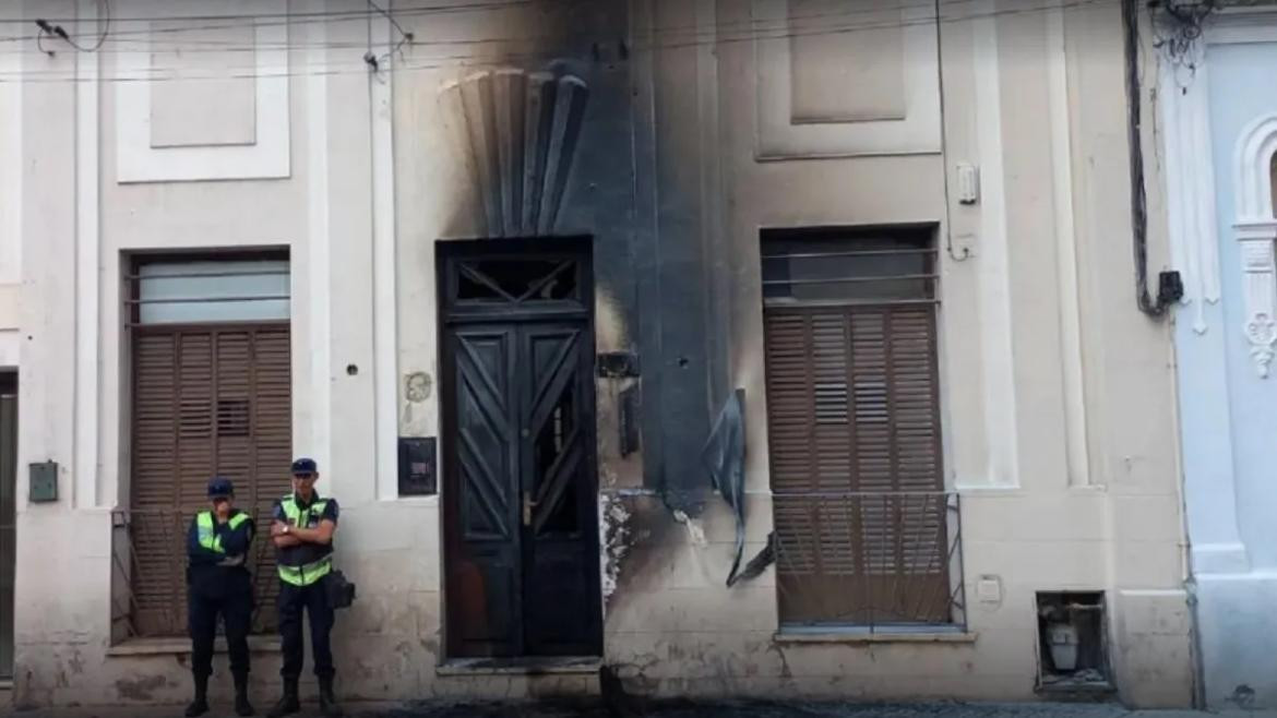 El consultorio incendiado del odontólogo salteño denunciado por abuso sexual. Foto: Gentileza Qué pasa Salta.