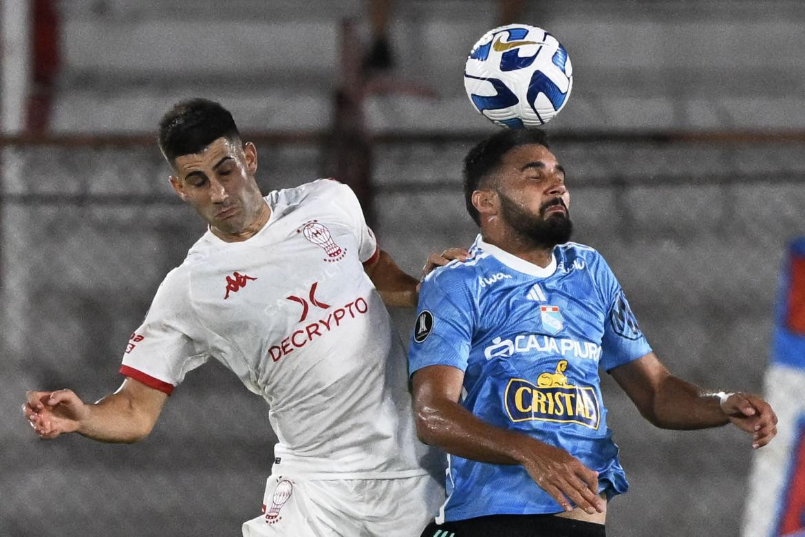 Huracán empató sin goles ante Sporting Cristal. Foto: NA.