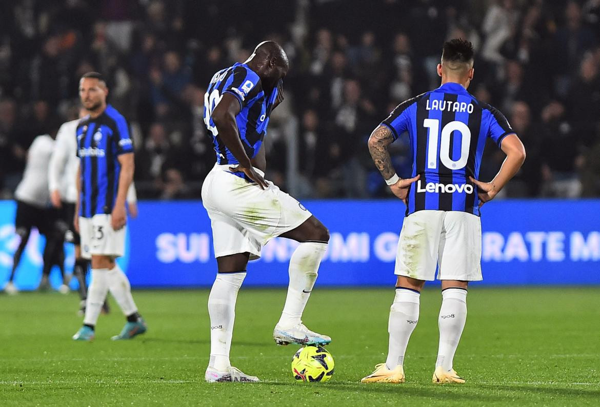 Lautaro Martínez y Romelu Lukaku; Inter de Milán vs. Spezia. Foto: Reuters.