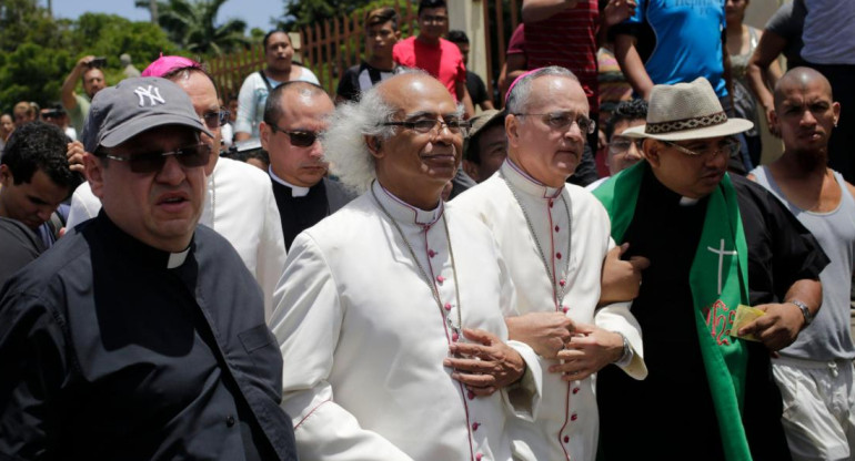 El cardenal Leopoldo Brenes y el obispo Silvio Báez_foto NA