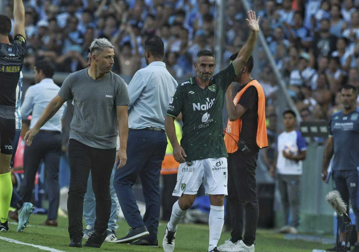 Lisandro López; Racing vs. Sarmiento de Junín. Foto: Télam.