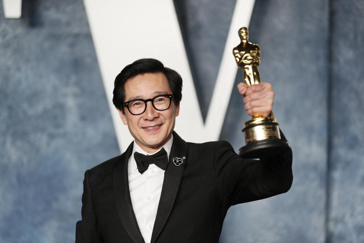 Ke Huy Quan, ganador de Mejor Actor de Reparto por Todo en todas partes al mismo tiempo. Foto Reuters.