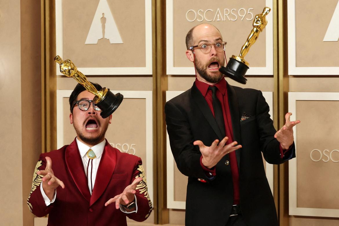 Dan Kwan y Daniel Scheinert, directores de Todo en todas partes al mismo tiempo. Foto Reuters.