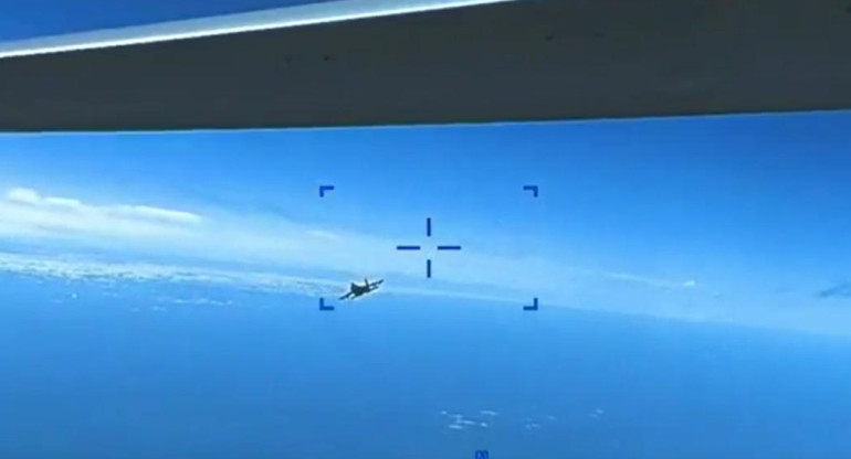 Imágenes del ataque de los aviones rusos al dron estadounidense. Foto: Captura de pantalla.