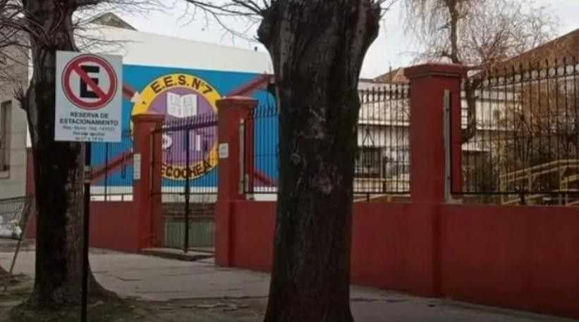 La escuela de la polémica en Necochea. Foto: NA