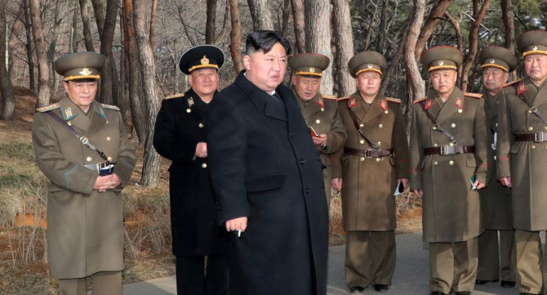 El líder norcoreano Kim Jong Un y su hija Kim Ju Ae. Reuters