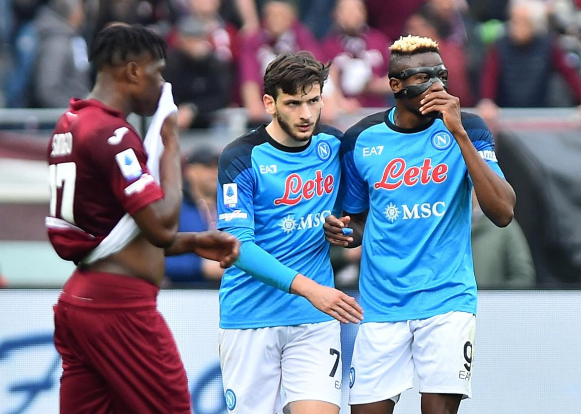 Osimhen y Kvaratskhelia; Torino vs. Napoli. Foto: Reuters.