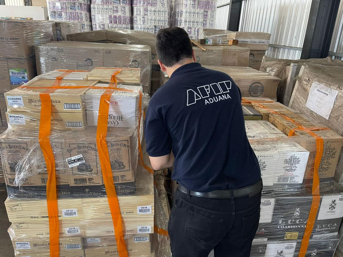 La Aduana impidió el contrabando de más de 9 mil botellas de vino en la provincia de Misiones