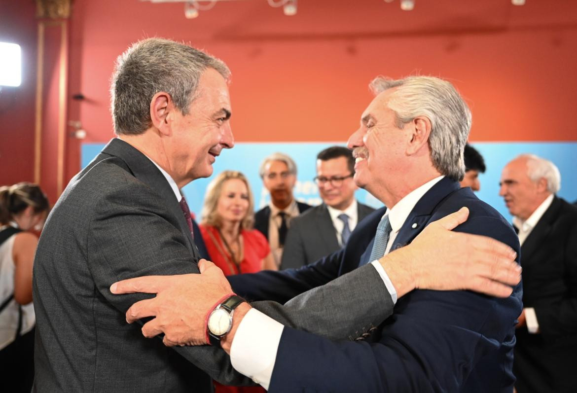 Alberto Fernández junto a Rodríguez Zapatero. Foto: NA