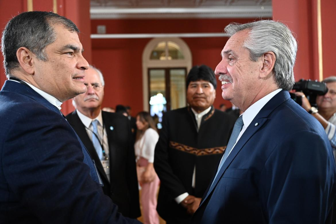 Alberto Fernández junto a Rafael Correa. Foto: NA