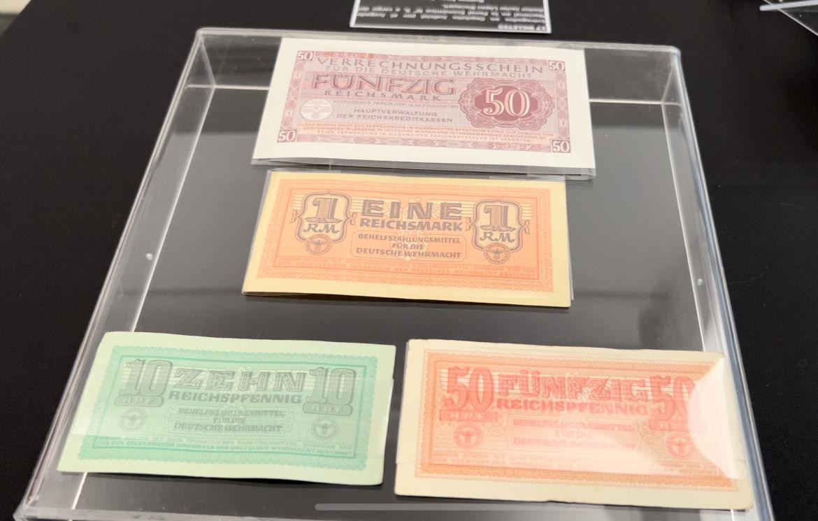 Aduana entregó billetes del nazismo al Museo del Holocausto en Buenos Aires