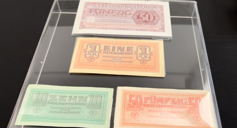 Aduana entregó billetes del nazismo al Museo del Holocausto en Buenos Aires