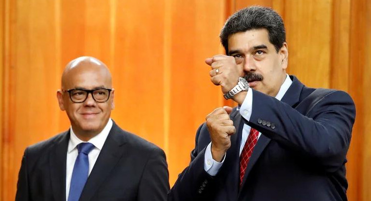 Jorge Rodríguez junto a Nicolás Maduro. Foto: REUTERS