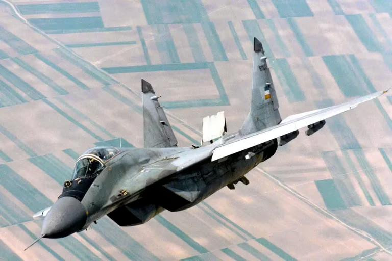 Eslovaquia ya entregó a Ucrania cuatro de los trece cazas supersónicos MIG-29. Foto: REUTERS