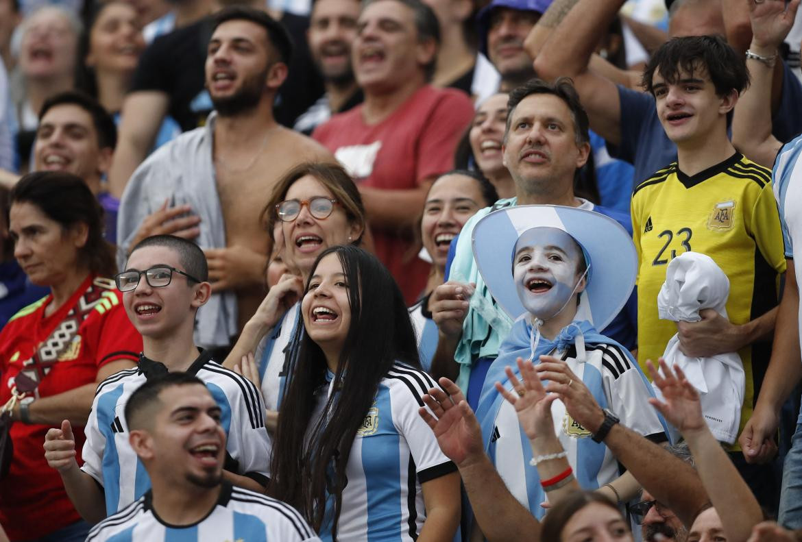 Selección Argentina, hinchas en el Monumental. Foto: REUTERS