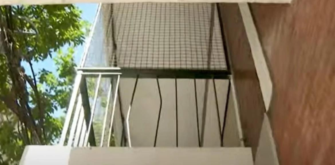 Los balcones forzados en Recoleta. Foto: captura