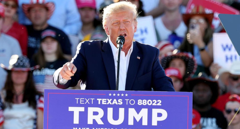 Donald Trump en su primer mitin electoral en Texas. Foto: EFE.