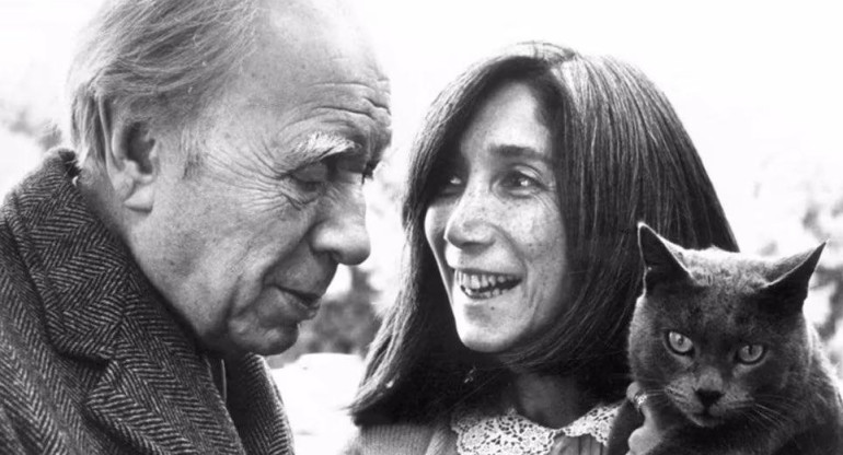 María Kodama y Jorge Luis Borges. Foto Twitter @diploactiva.