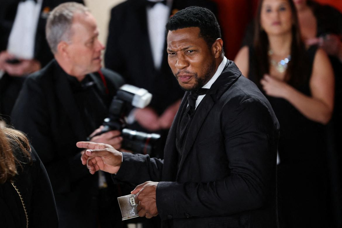 Jonathan Majors en los Premios Oscar 2023. Foto: Reuters.