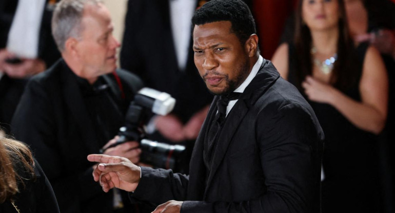 Jonathan Majors en los Premios Oscar 2023. Foto: Reuters.