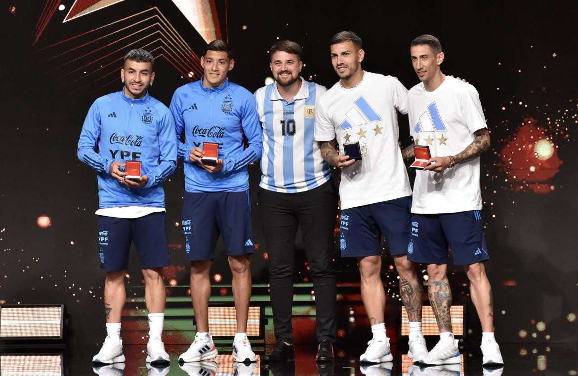 El homenaje a los Campeones del Mundo. Foto: Twitter @CONMEBOL.