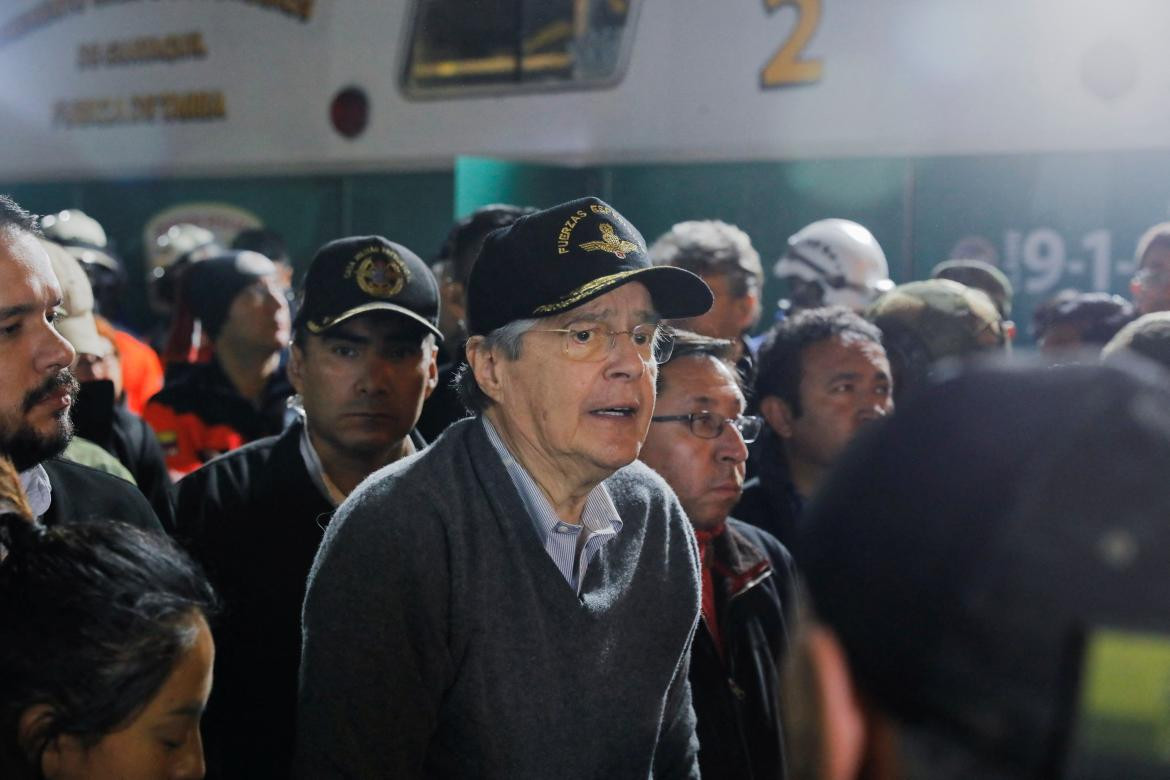 Guillermo Lasso, presidente de Ecuador fue a visitar a los afectados. Foto: Reuters. 
