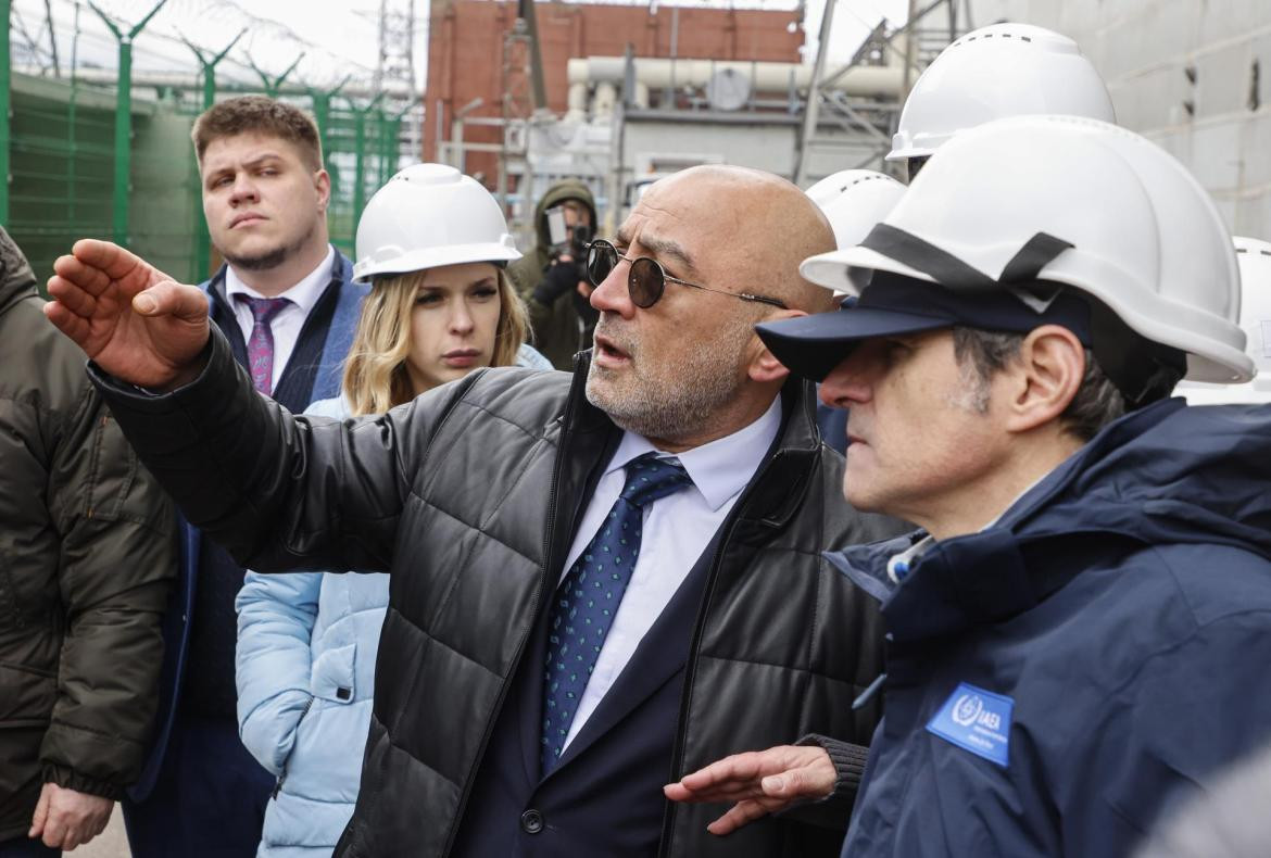 Rafael Grossi, director de la OIEA, visitando la planta nuclear de Zaporiyia. Foto: EFE. 