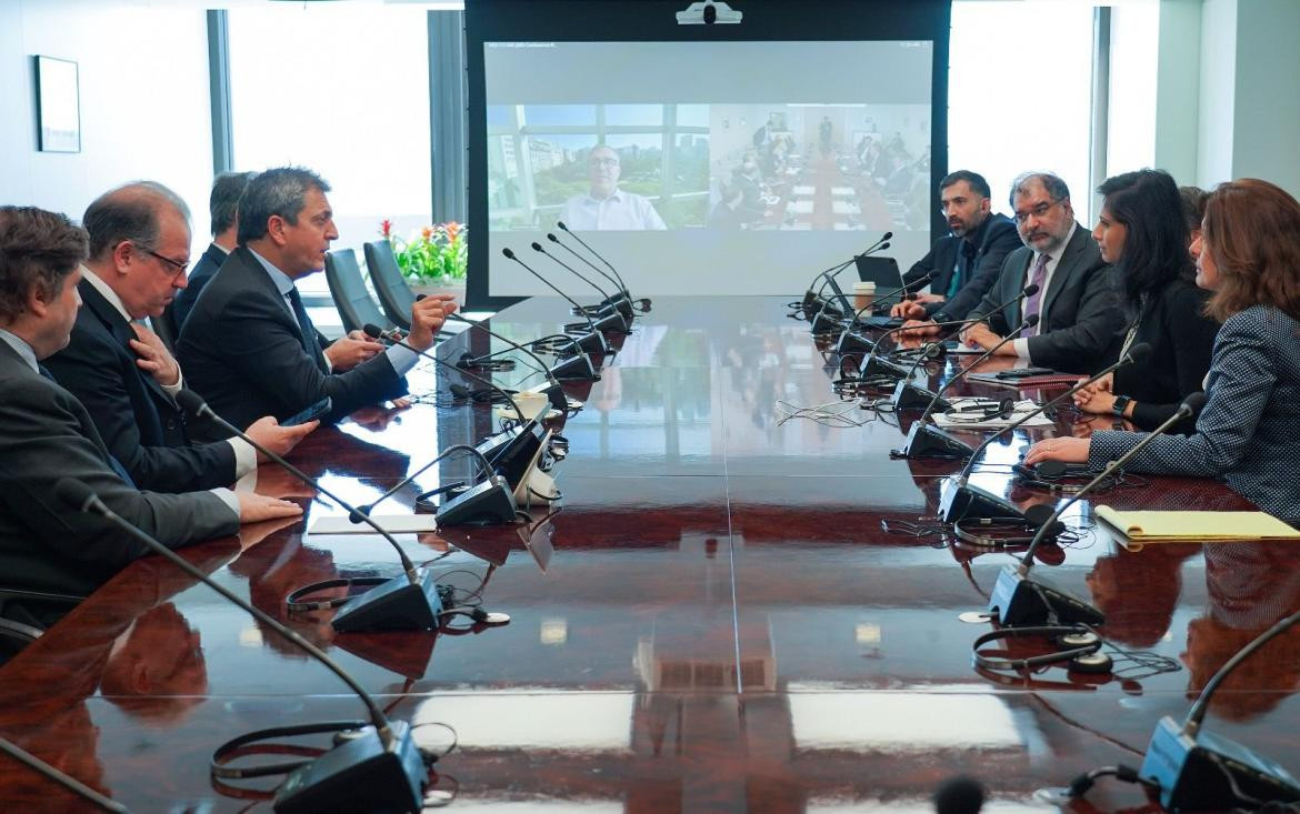 Reunión de Sergio Massa con dirigentes del FMI. Foto: Telam.
