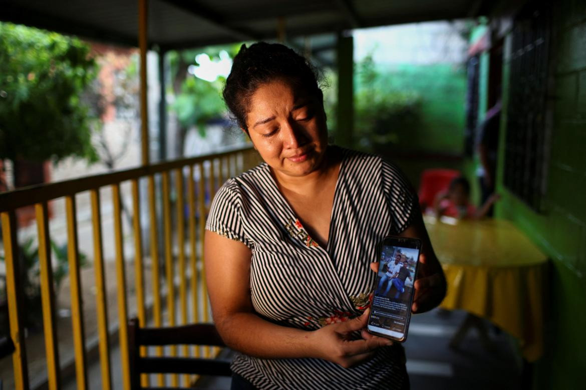 Lucía Pacheco, hermana de Carlos Alberto Pacheco Gutiérrez, quien murió durante un incendio en un centro de detención de migrantes en Ciudad Juárez, México