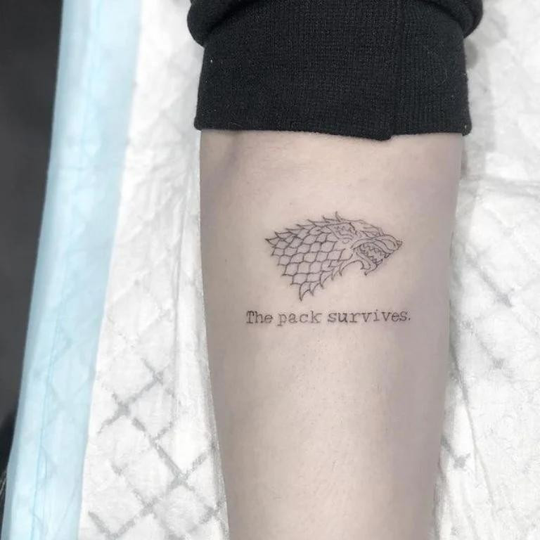 Tatuaje de Sophie Turner sobre Game Of Thrones. Foto: Instagram.
