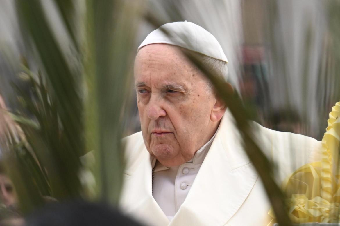 Tras ser dado de alta, el papa Francisco pidió por pobres y marginados en el Domingo de Ramos. EFE