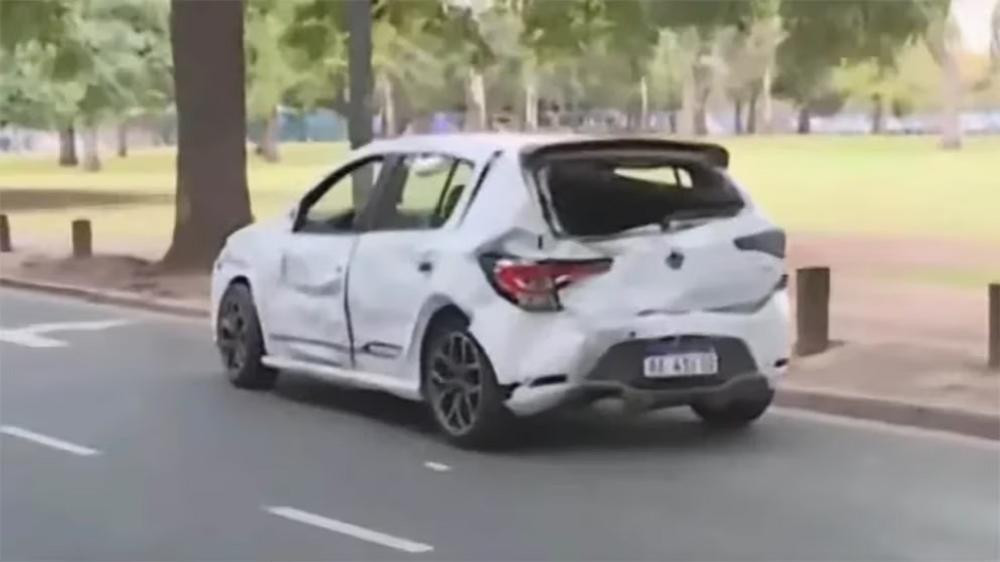 El auto del conductor que atropelló y mató a una persona. Foto: Captura TN.