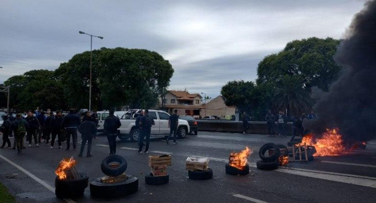 Protestas de chóferes en General Paz, km. 17. Foto: NA.